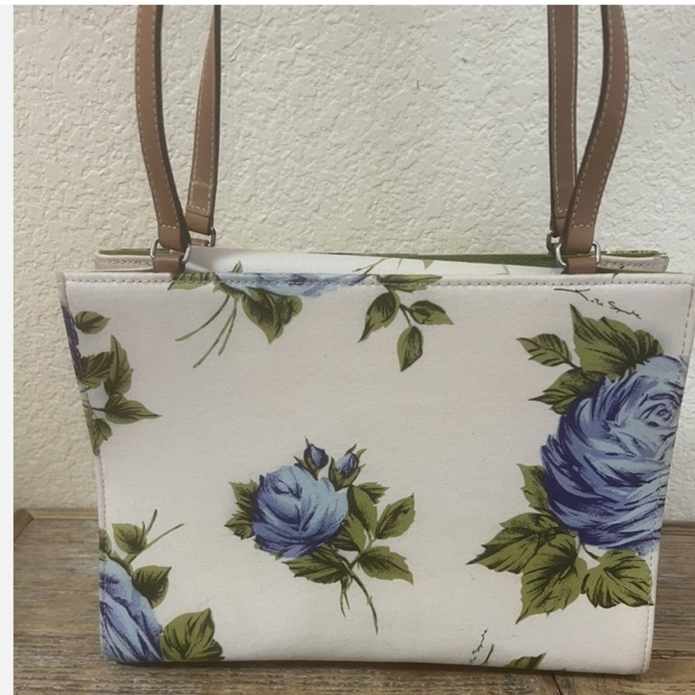 Rare- Kate Spade New York Sam bag featuring a blue cabbage rose - Picture 12 of 12